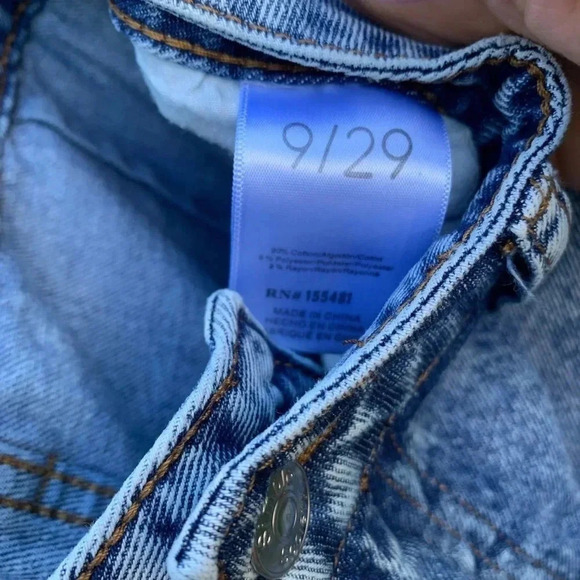 SIMPLE Society women's size 9 distressed joggers jeans - Picture 3 of 4